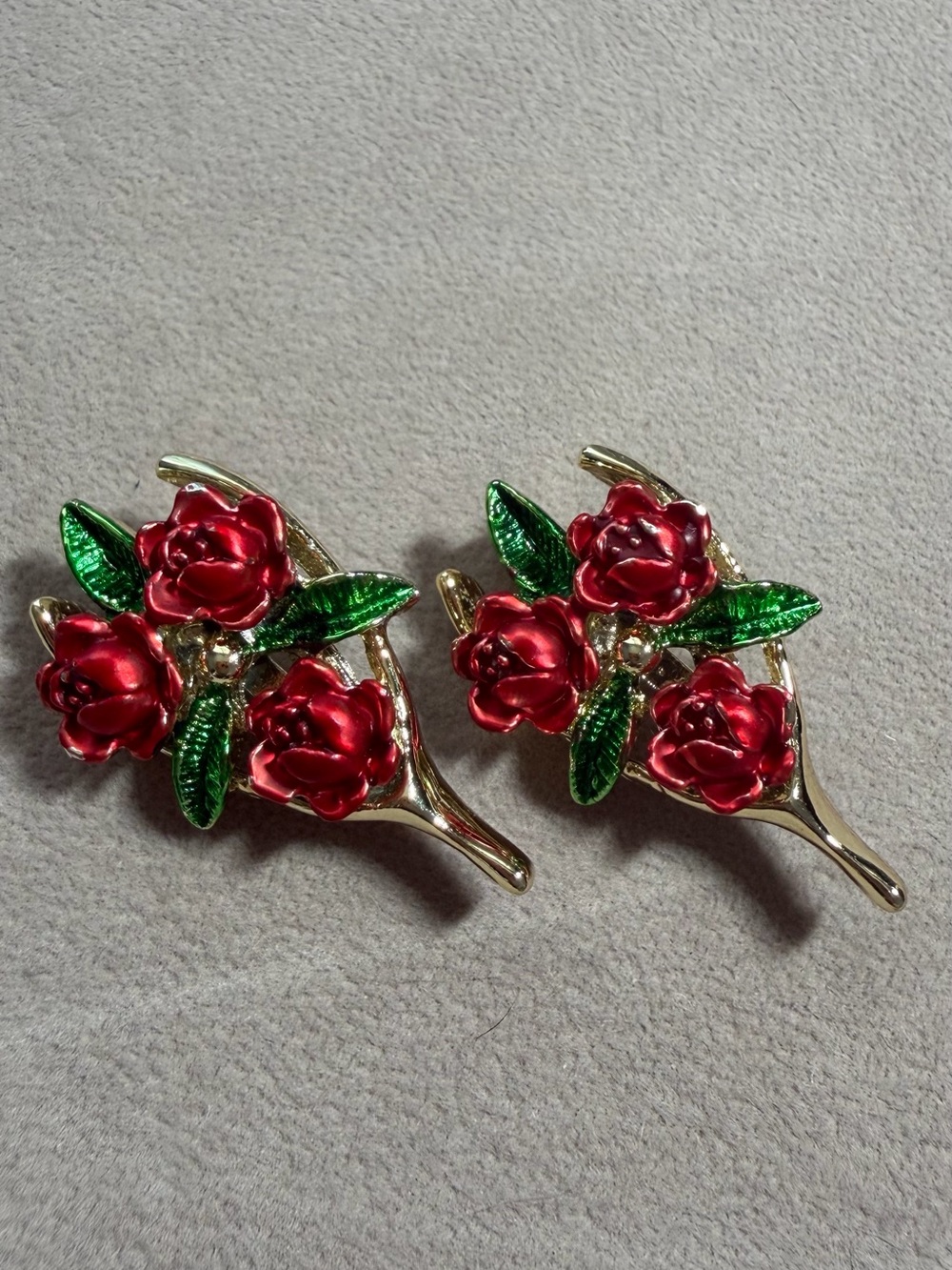 Vintage GERRY'S Red Rose Wishbone Scatter Pins Brooches Pair